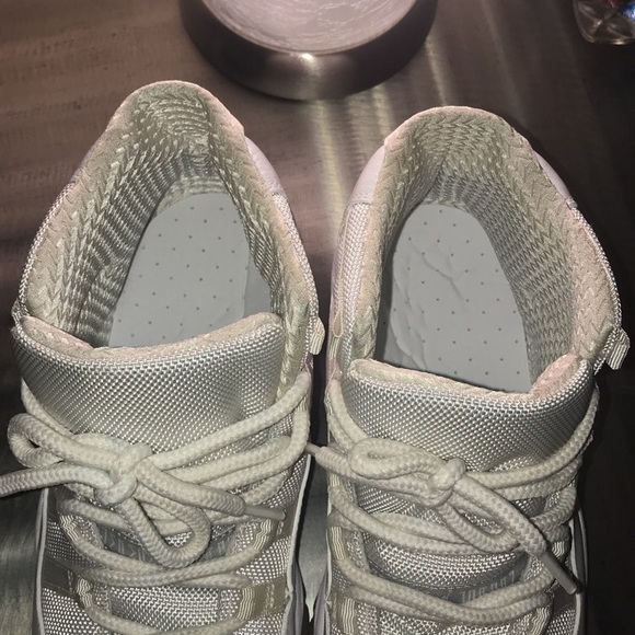 2009 anniversary Jordan 11’s - Picture 5 of 7